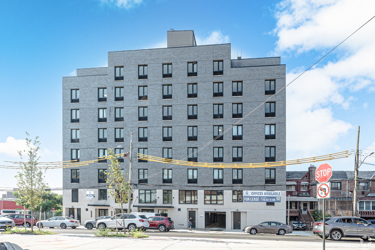 Building Photo - 906-916 E New York Ave