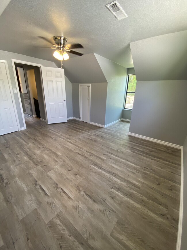 Building Photo - 817 Lexington Dr