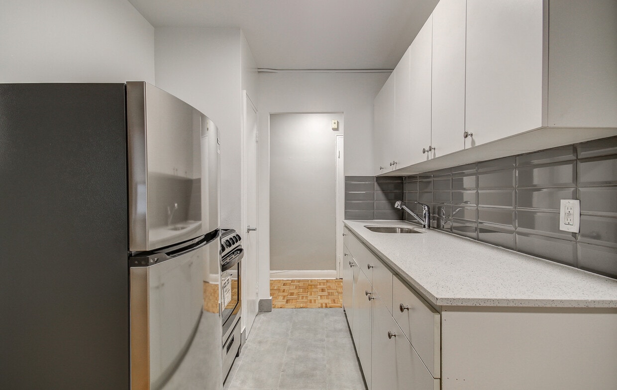 Primary Photo - 1639 Bloor St