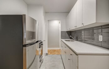 Building Photo - 1639 Bloor St