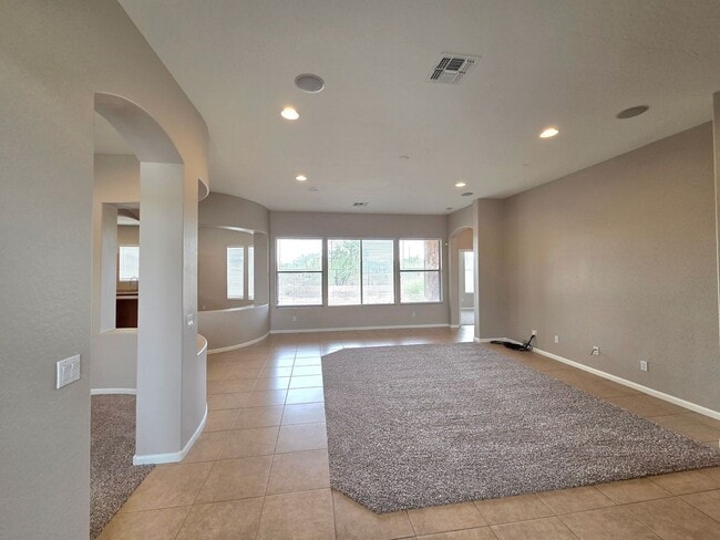 Building Photo - Beautiful 3 Bed/2.5 Bath in Carefree Cross...