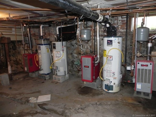 Interior Photo - 117 Noble St
