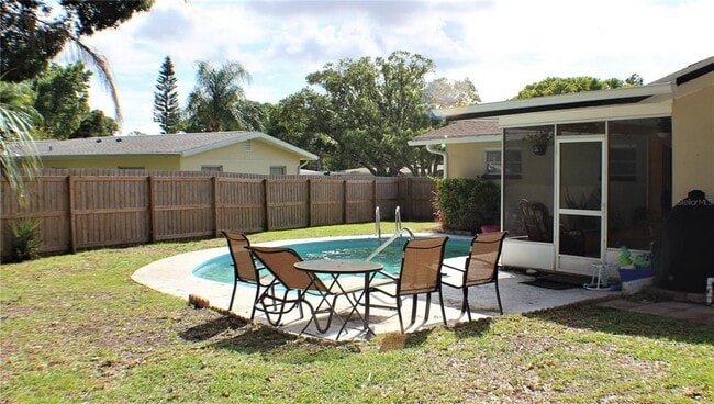 Building Photo - 1366 Windsor Dr