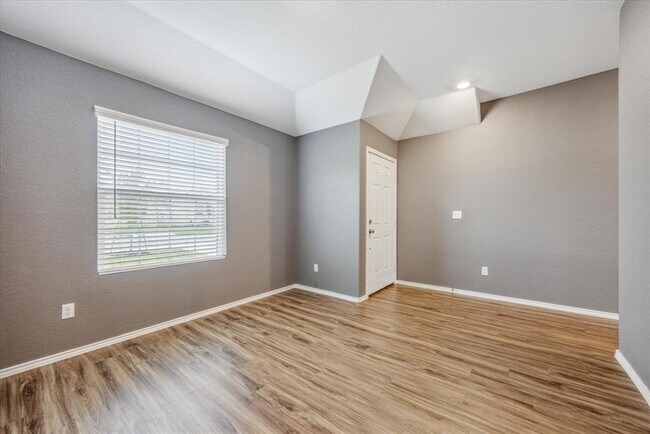 Building Photo - 139 Vintage Dr