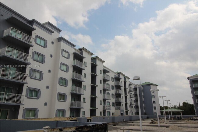 Foto del edificio - 2415 NW 16th St Rd