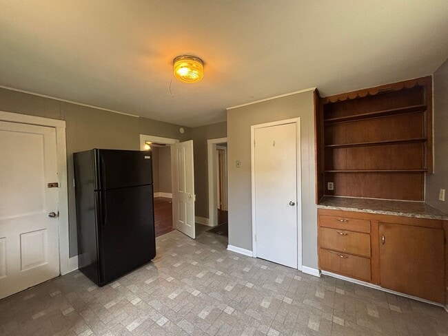 Building Photo - SUPER CUTE 1 BEDROOM 1 BATH HOUSE
