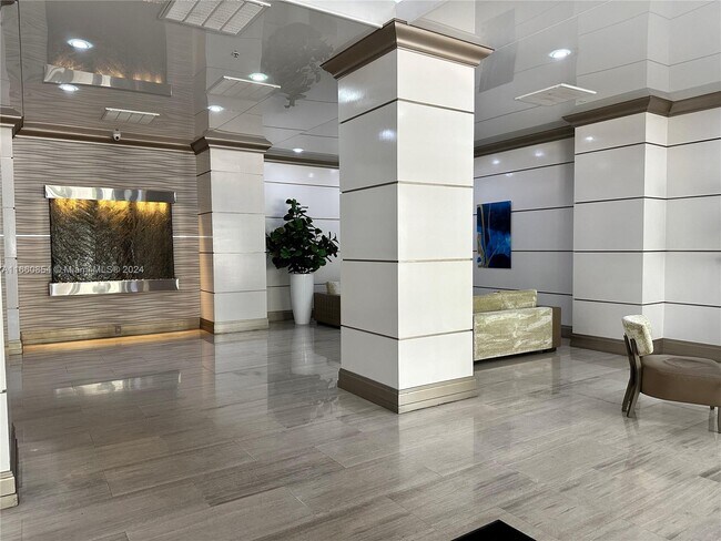 Foto del edificio - 19390 Collins Ave