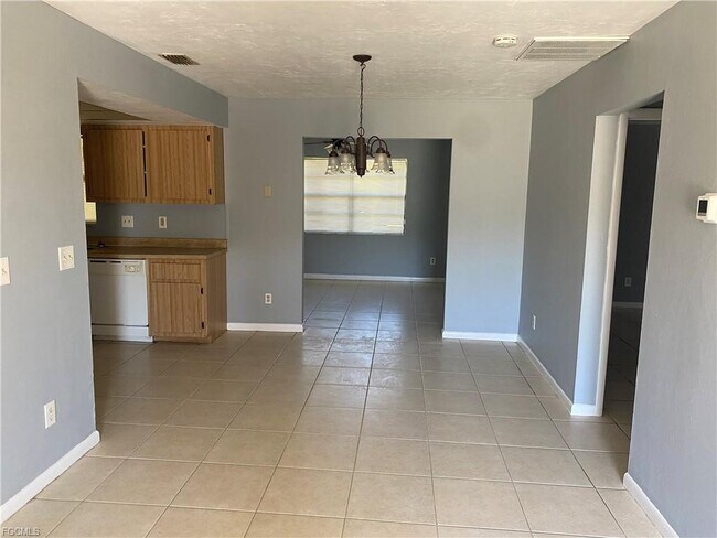 Building Photo - 511 Corinne Dr