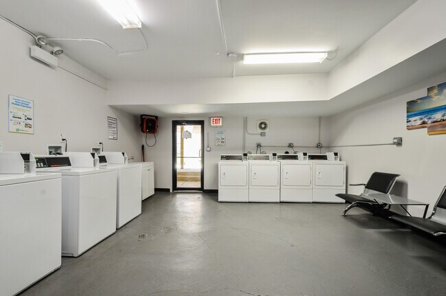 Foto del edificio - 1452 W Fargo Ave