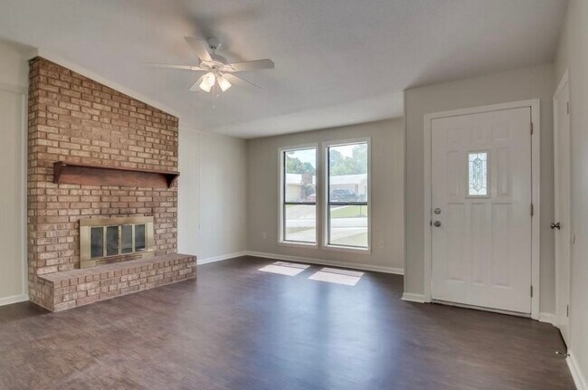 Living Room - 142 W Lynne Dr