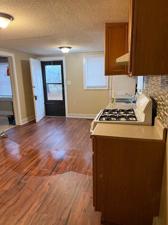 Foto del edificio - 4430 Falls Ter SE