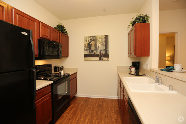 Kitchen - Georgetown Square Apartments