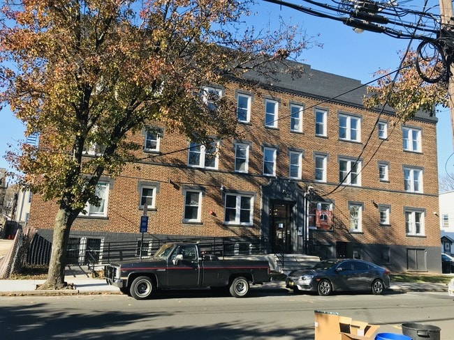 Building Photo - 175 S Munn Ave