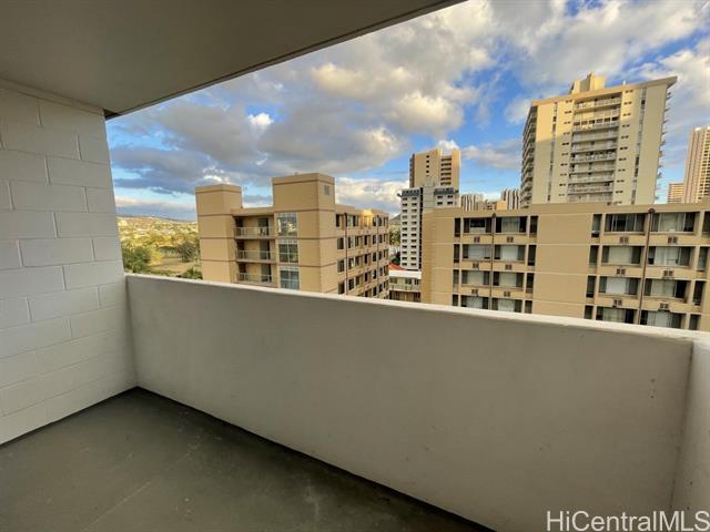 Building Photo - 2421 Ala Wai Blvd