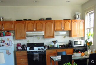 Building Photo - 154 Thorndike St
