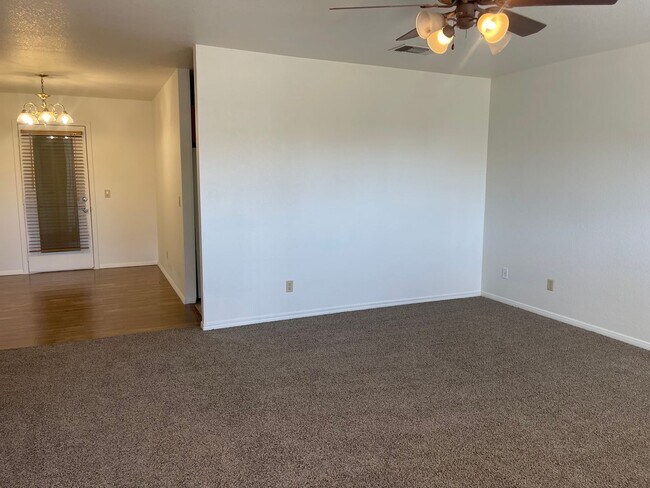 Foto del edificio - 2470 S. Mt. View