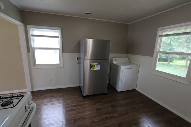 Building Photo - 2407-2407 Flint Hills Dr