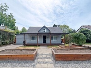 Building Photo - 544 W 20th Ave