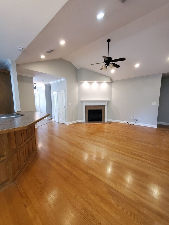 Foto del edificio - Stunning 3-Bedroom Home in the Heart of Ge...