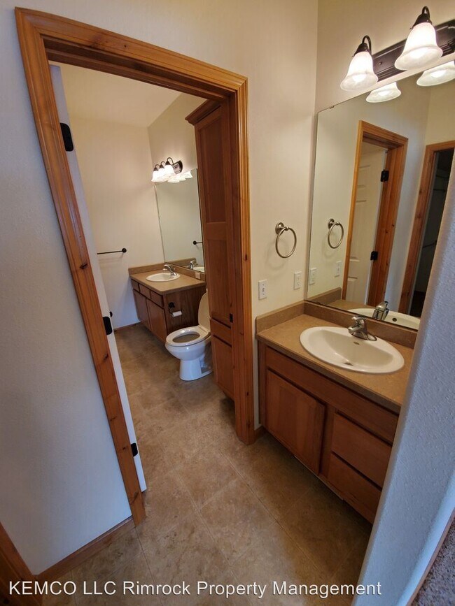 Building Photo - 5815 Foxtail Ln