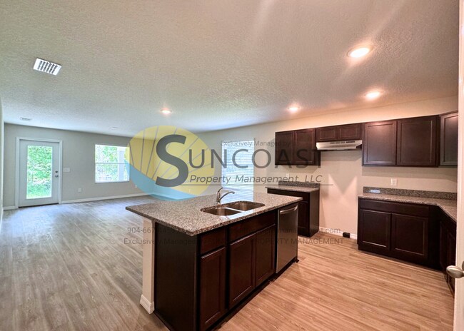 Foto del edificio - Luxury Home & Free to Apply!