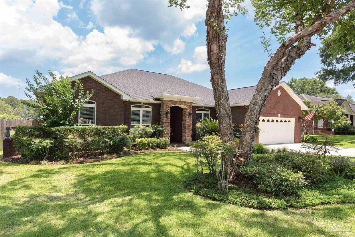 Foto principal - 5070 High Pointe Dr