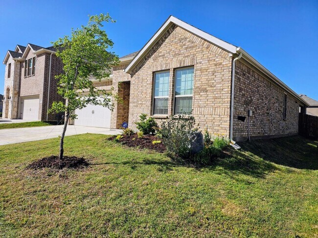Foto del edificio - 3 Bedroom Single Family Home in Aubrey