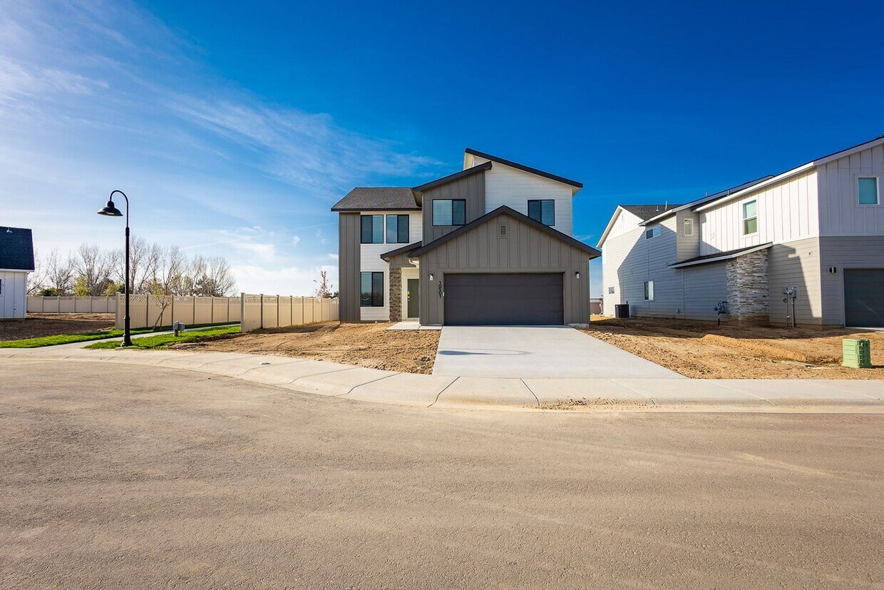 Foto principal - Brand New 4 Bed 2.5 Bath House in Star