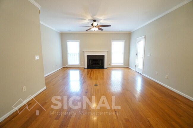 Foto del edificio - 2825 Seven Oaks Cir