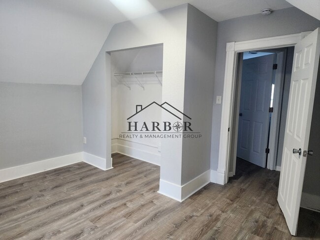 Building Photo - 808 2nd Ave SW