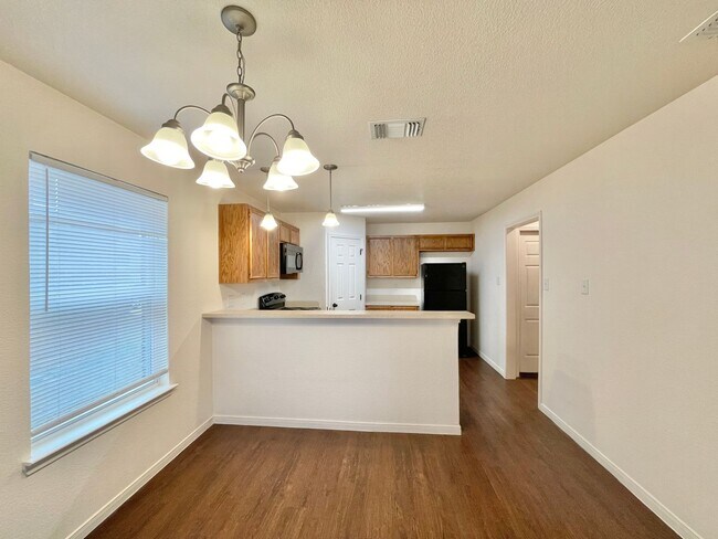 Foto del edificio - 6701 University Village Way