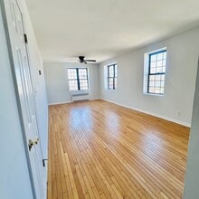 Building Photo - 890 W Beech St