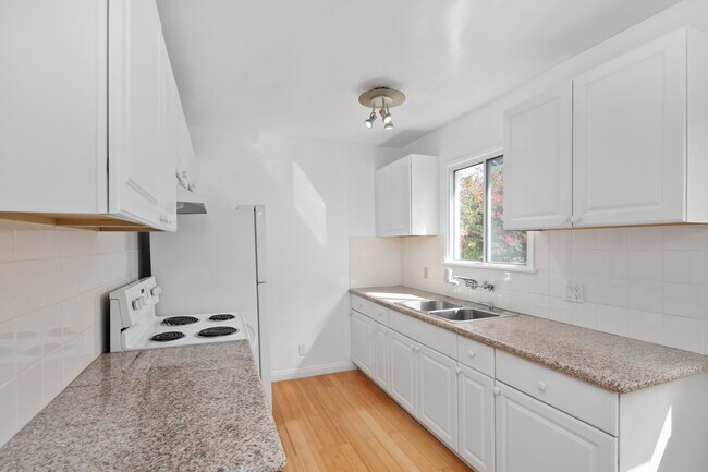 Building Photo - 1024 14th St