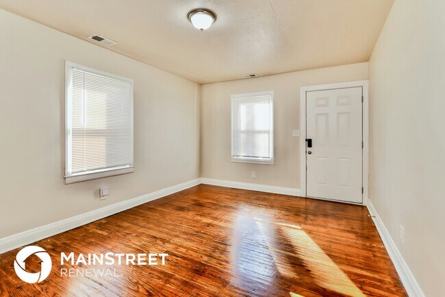 Building Photo - 1025 S 40th St