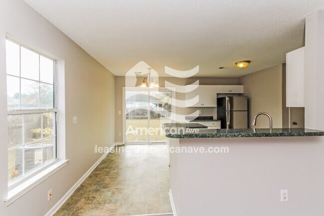 Foto del edificio - 104 Creek Way Ln