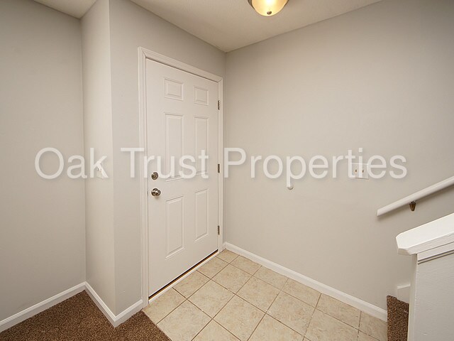 Building Photo - 308 Crestview Dr