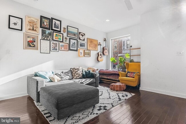 Photo - 2013 E York St Townhome