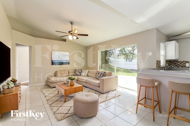 Foto del edificio - 5615 Hamlin Close Rd