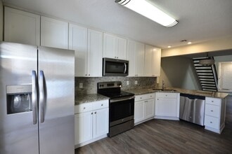 Building Photo - 4420 Silverleaf Dr