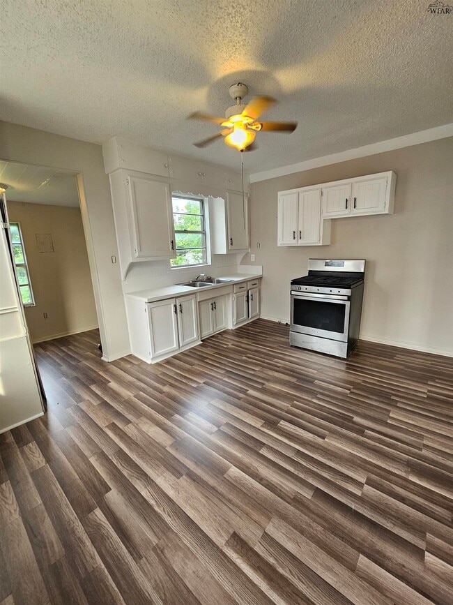 Foto del edificio - 1613 Beverly Dr