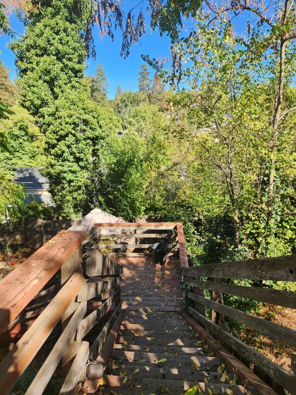 Foto del edificio - 315 N School St