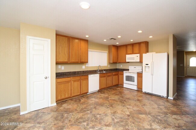 Building Photo - 586 W Silver Reef Ct