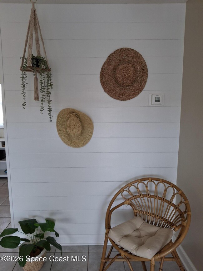 Building Photo - 7165 Ridgewood Ave