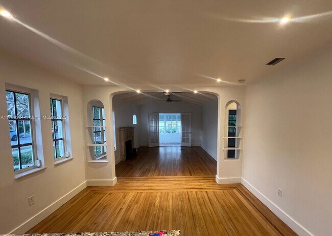 Foto del edificio - 668 NE 72nd Terrace