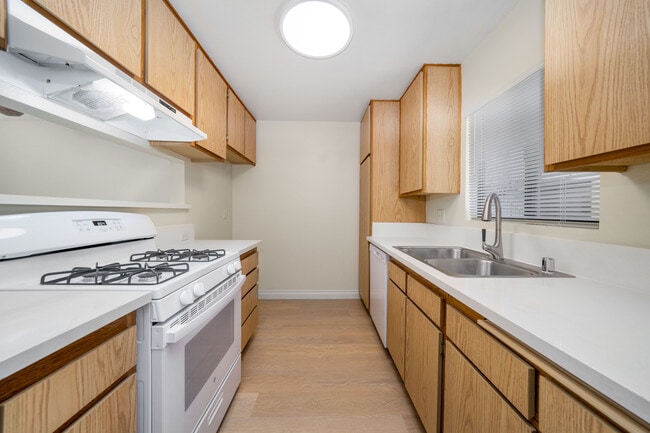 Building Photo - 12244 Riverside Dr