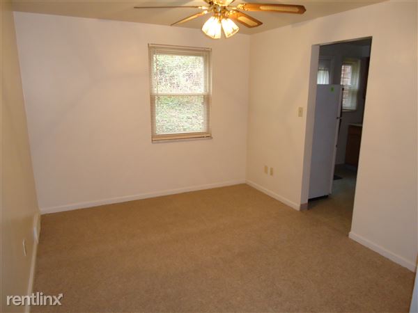 Foto del edificio - 924 Sleepy Hollow Rd
