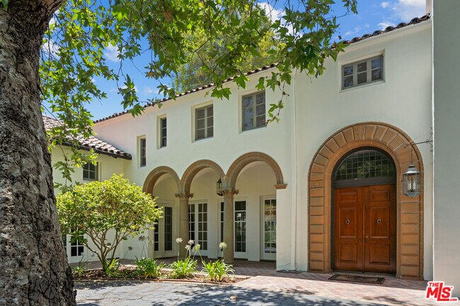 Building Photo - 808 Woodacres Rd