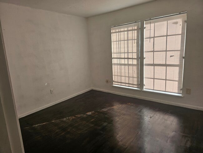 Foto del edificio - 12327 W Village Dr