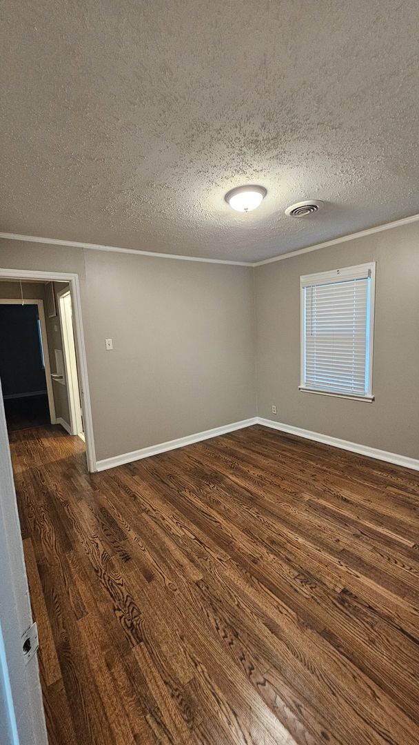 Foto del edificio - Adorable 3 bedroom, 1 bath home with a lar...