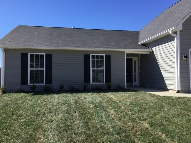 Building Photo - 4 Bed 2 bath in Riverstone Community!!